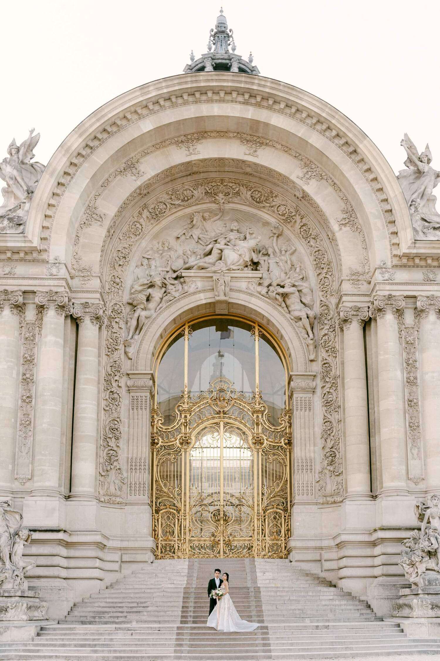 Hochzeitsfoto Brautpaar am Petit Palais Paris