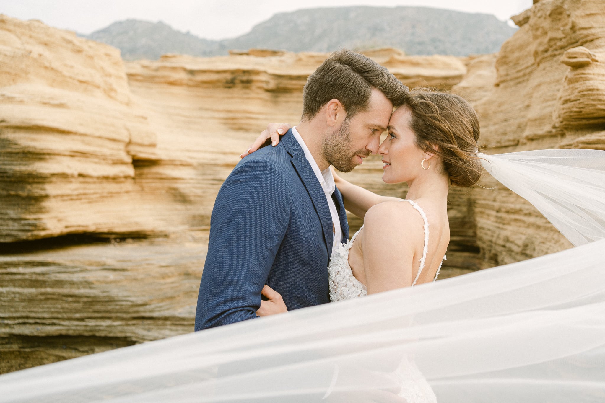 Hochzeitsfoto auf Mallorca von Hochzeitspaar Braut mit Schleier